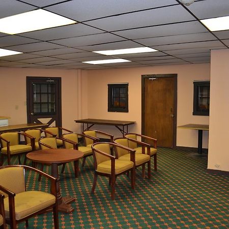 Travelodge Inn & Suites By Wyndham Muscatine Bagian luar foto