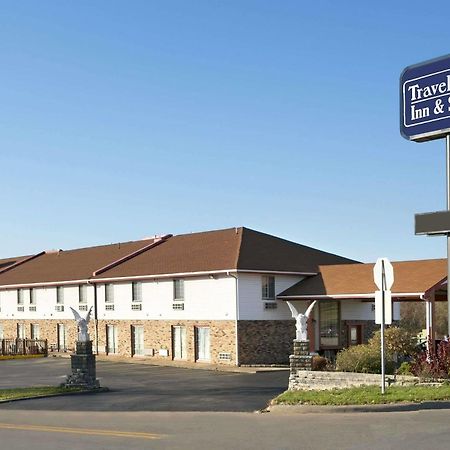 Travelodge Inn & Suites By Wyndham Muscatine Bagian luar foto