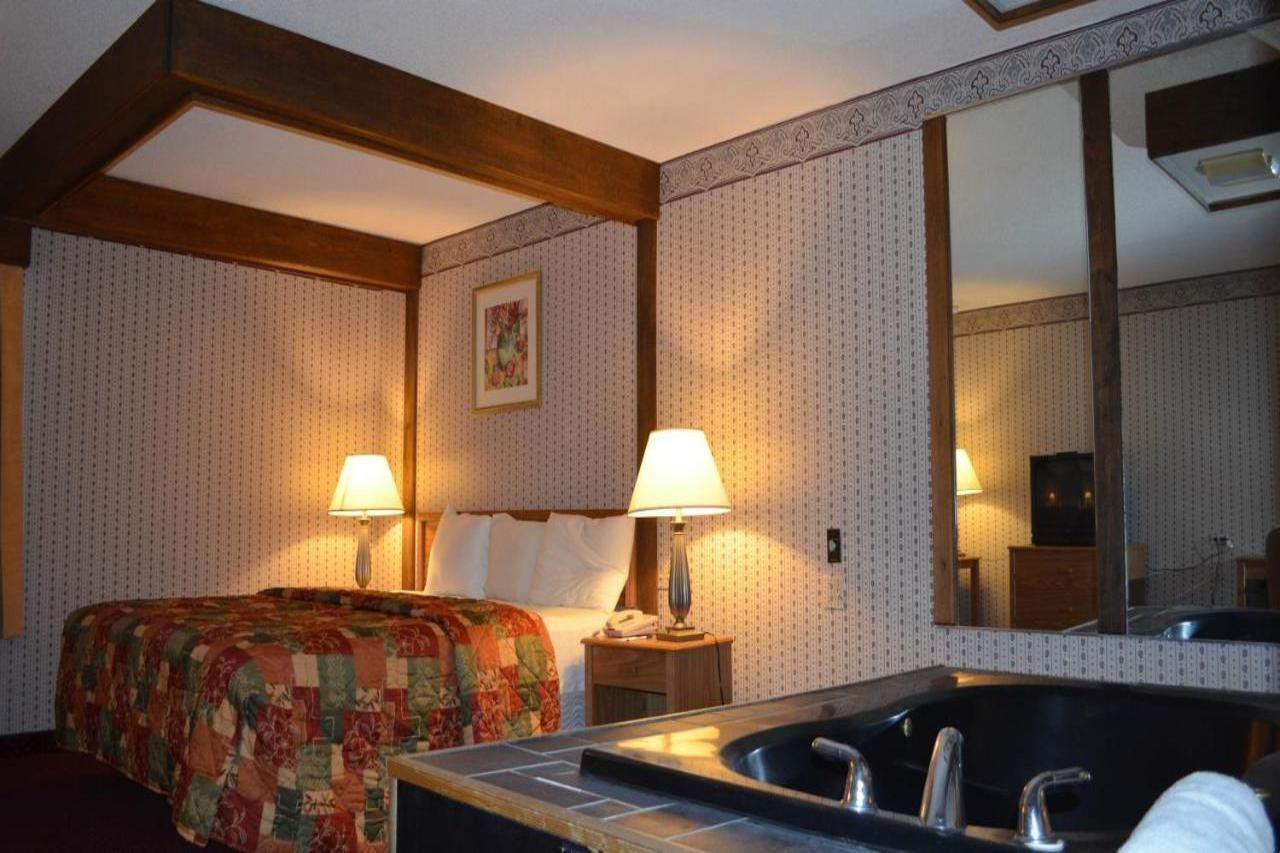 Travelodge Inn & Suites By Wyndham Muscatine Bagian luar foto