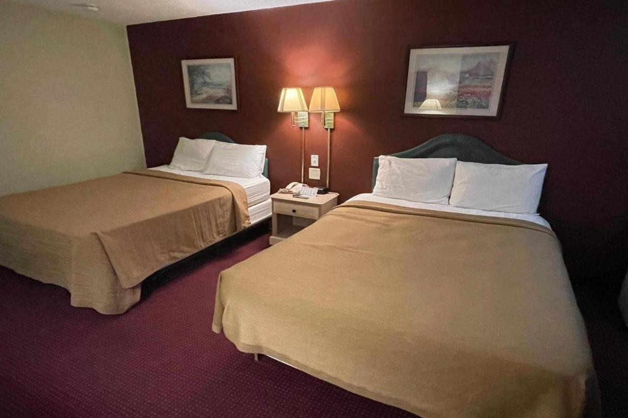 Travelodge Inn & Suites By Wyndham Muscatine Bagian luar foto