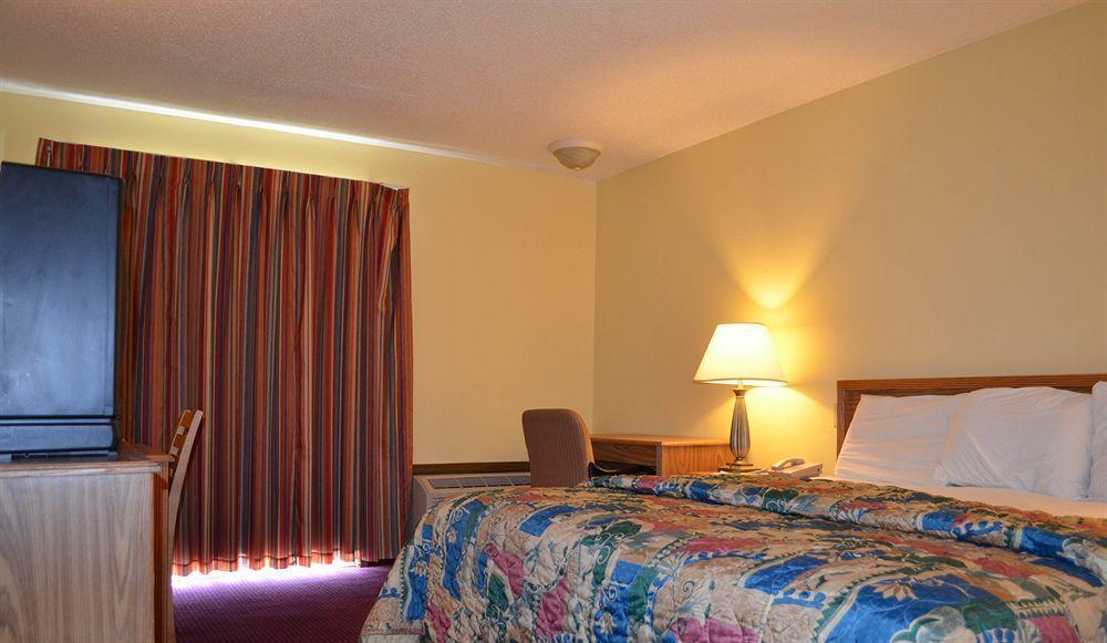 Travelodge Inn & Suites By Wyndham Muscatine Bagian luar foto