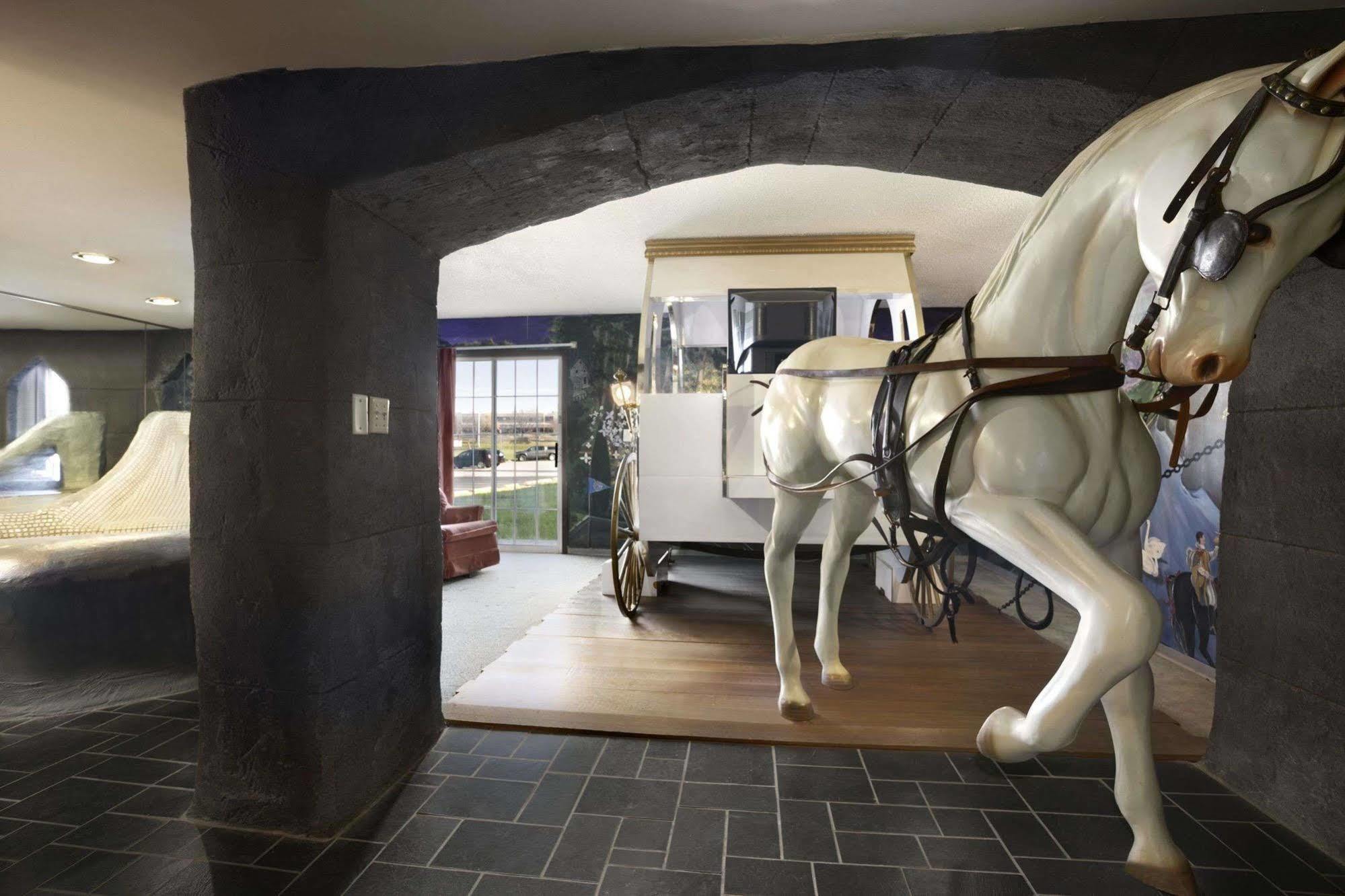 Travelodge Inn & Suites By Wyndham Muscatine Bagian luar foto